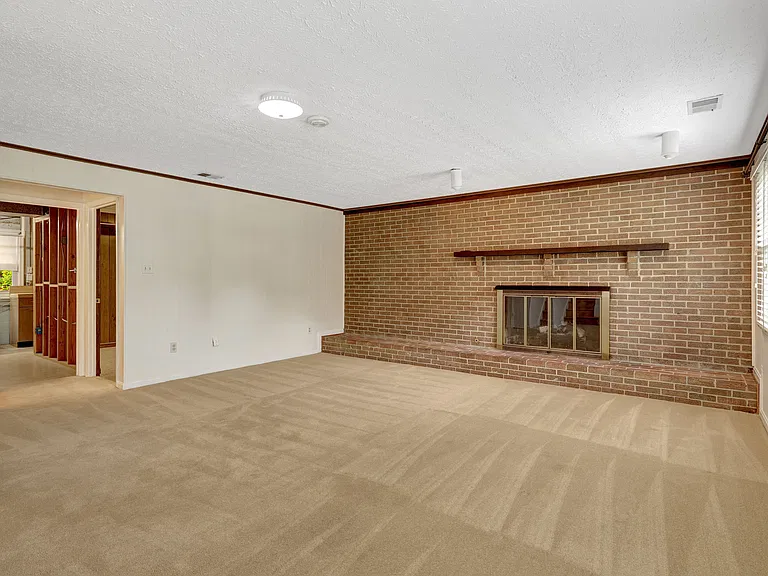 615 Kearney Ct SW — Photo 16