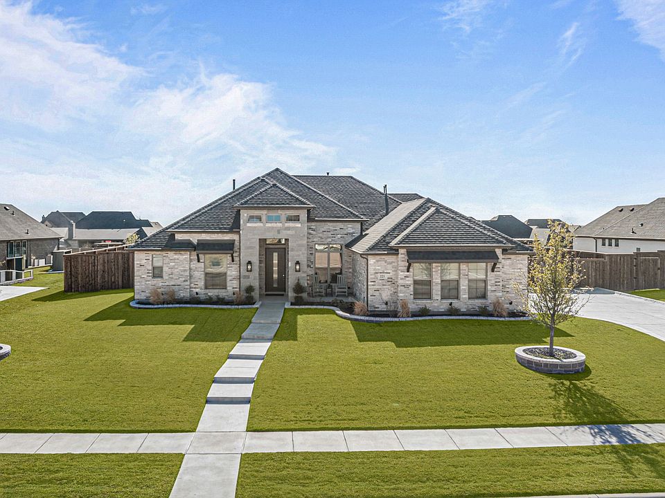 1st image of 221 Oakmont Dr