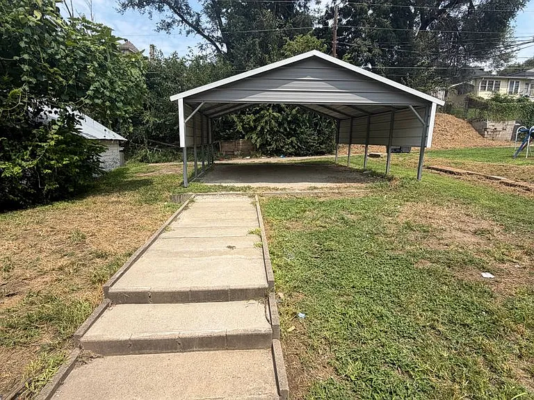 513 E Colorado Ave — Photo 11