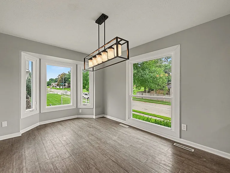 10808 Hogantown Dr — Photo 4