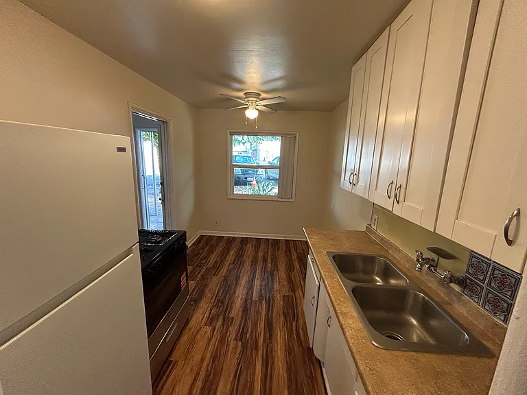 1329 Broadway #C — Photo 5