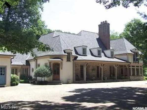 42999 Burton Trl, Chagrin Falls, OH 44022