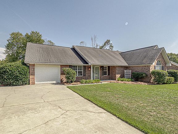 3rd image of 100 Radcliff Dr