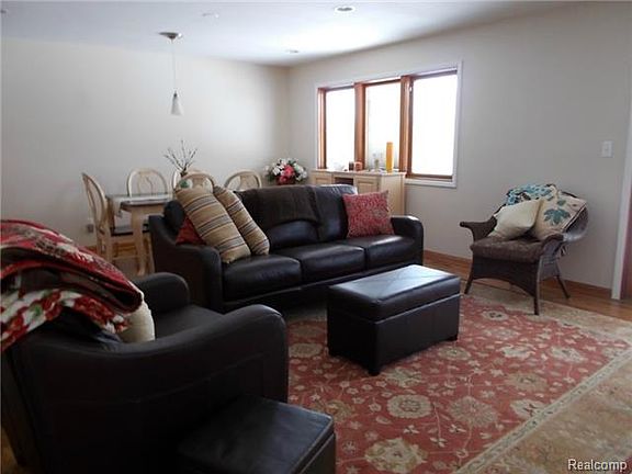 2nd image of 10888 Buckingham Ct