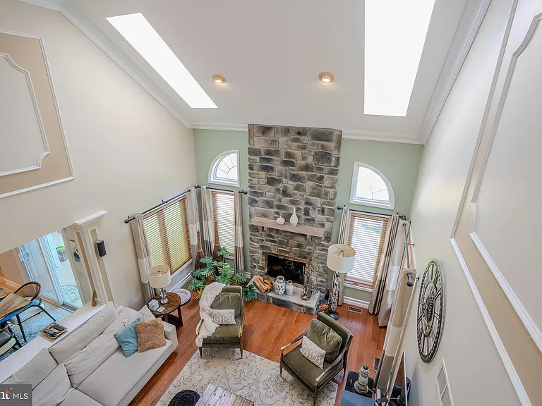 61 Amherst Way — Photo 43