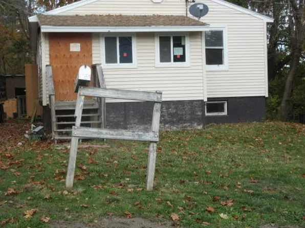 55 Lincoln St, Old Town, ME 04468