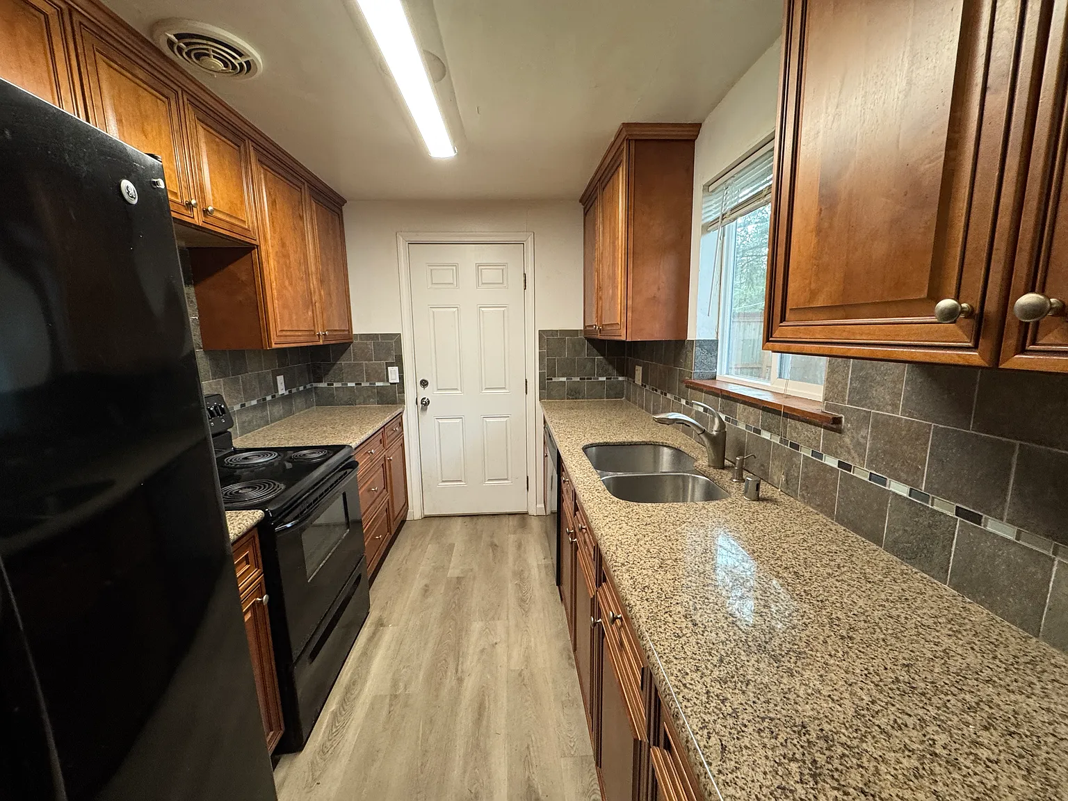 3 bed, 1180 sqft, $2,750 — Photo 2
