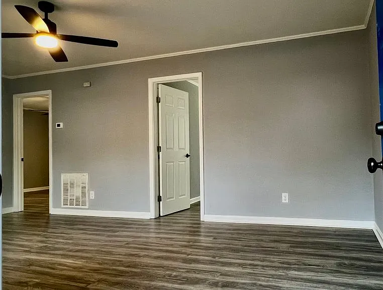 2926 Skyline Dr — Photo 2