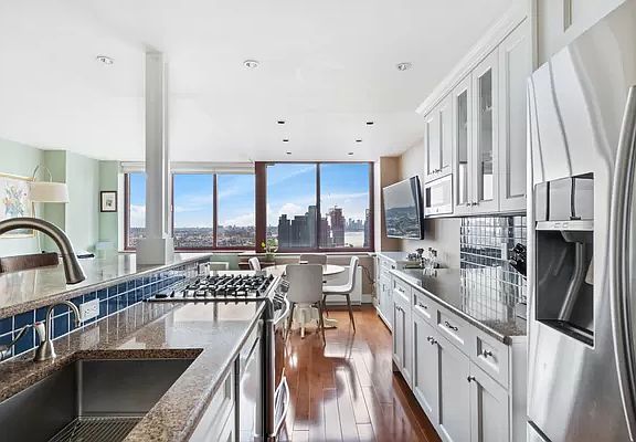 5th image of 4-74 48th Ave APT 29H