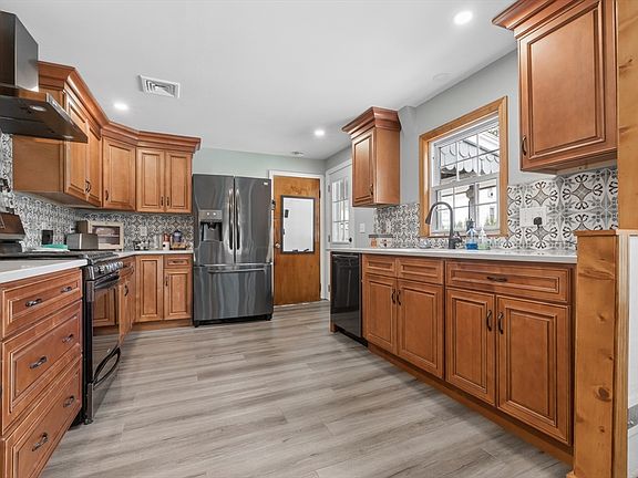 2nd image of 42 B St