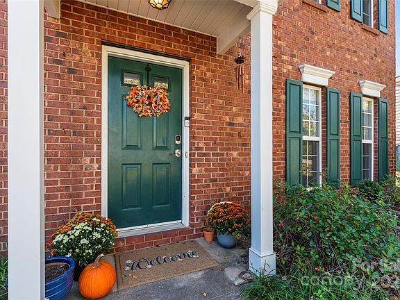 3rd image of 7633 Nicolette Ct