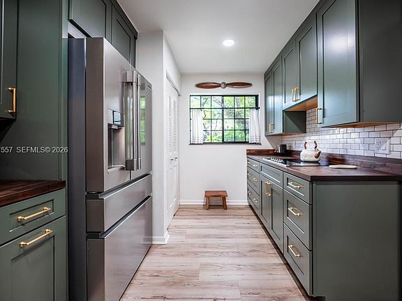 3rd image of 1815 Tamarind Ln