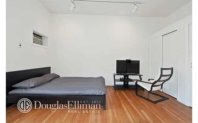 Rented by Douglas Elliman | media 10