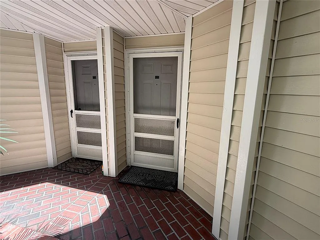 2 bed, 2.0 bath, 886 sqft, $1,700 — Photo 2