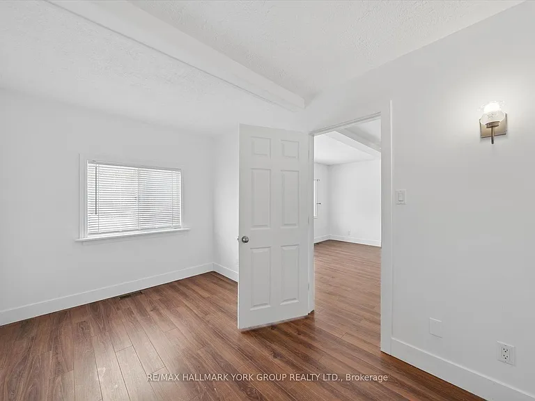 27008 Kennedy Rd #UPPER — Photo 16