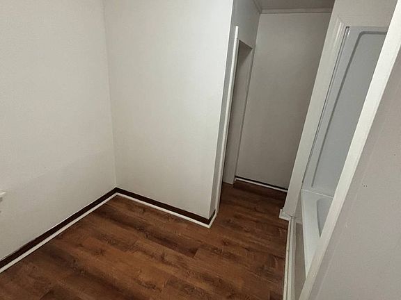 3rd image of 206 Allen St #2