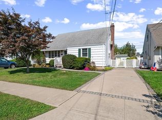 34 Audrey Ave, Plainview, NY