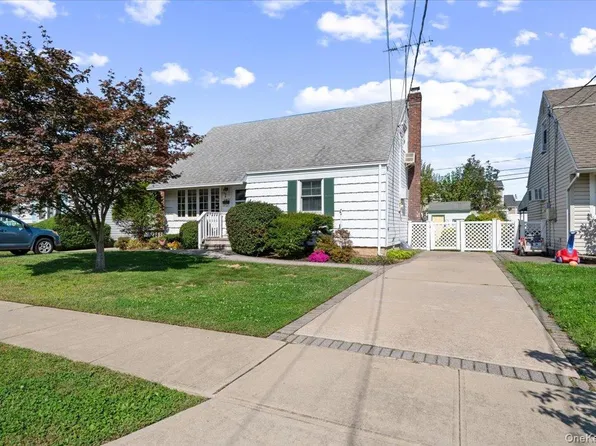 34 Audrey Avenue, Plainview, NY 11803