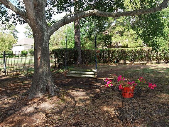 3rd image of 8322 Laurel Leaf Ln