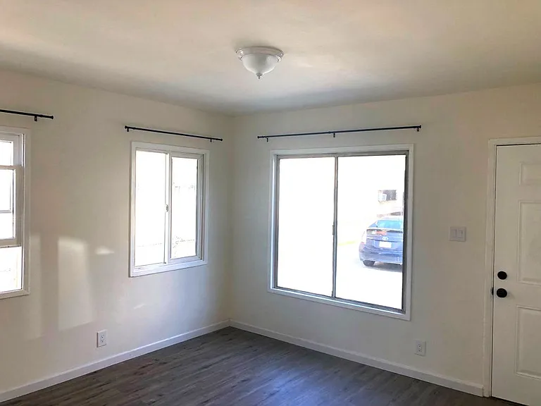 2106 N Vallejo St #BACK HOUSE — Photo 6