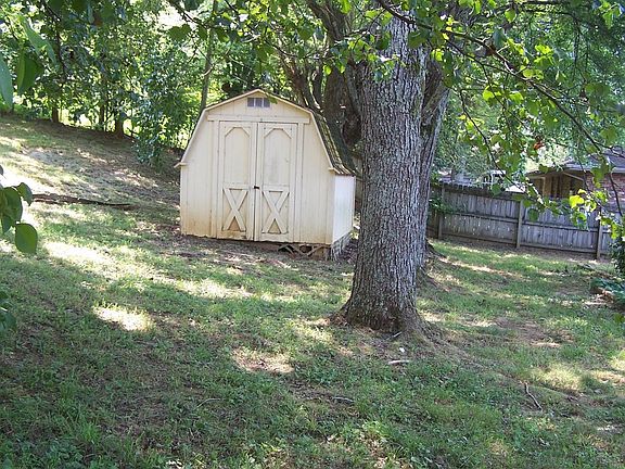 4th image of 4989 Westgate Dr