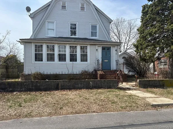 129 N 7th Street, Lindenhurst, NY 11757