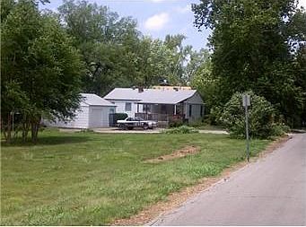 GLADSTONE EXTRA LARGE LOT