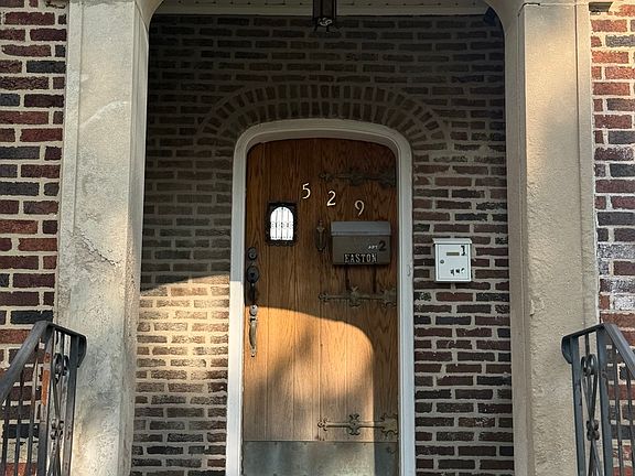3rd image of 529 Emerald Ave