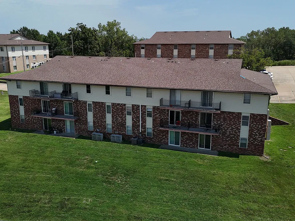 909 Southwest Blvd #O