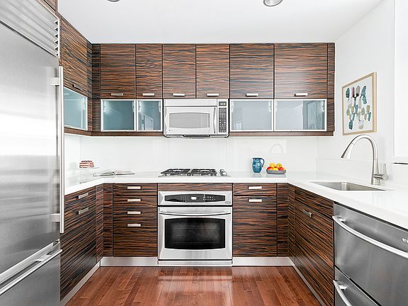 4th image of 225 E 34th St APT 4H