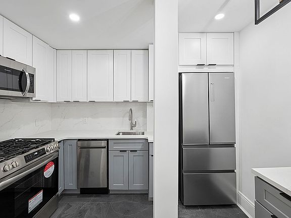 4th image of 134 W 80th St