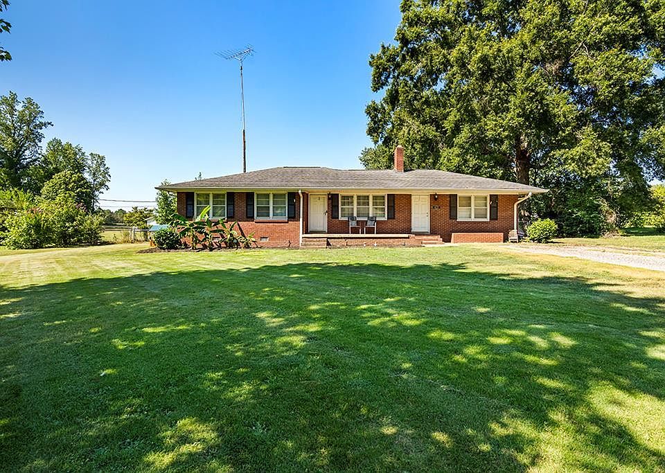 1st image of 423 Dogwood Dr