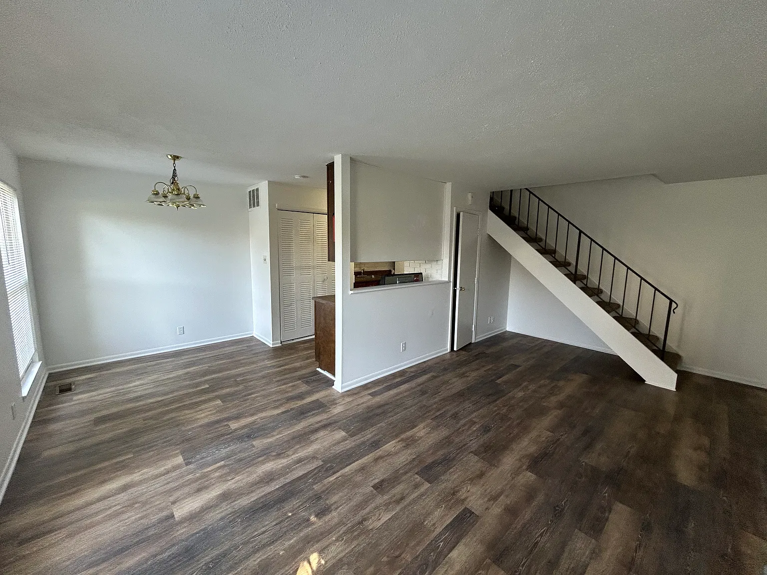 2 bed, 966 sqft, $1,250 — Photo 2