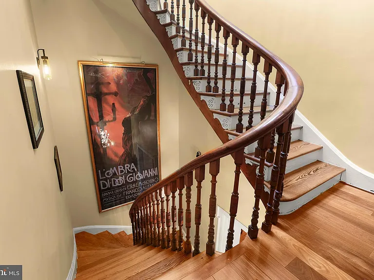 1007 N Calvert St — Photo 32