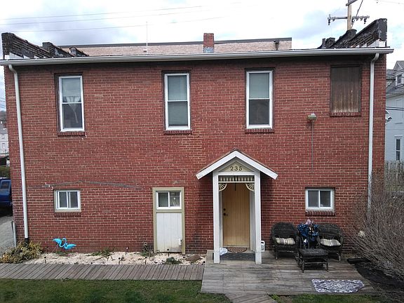 Duplex with two bedroom apartments up and down behind Dairy Queen