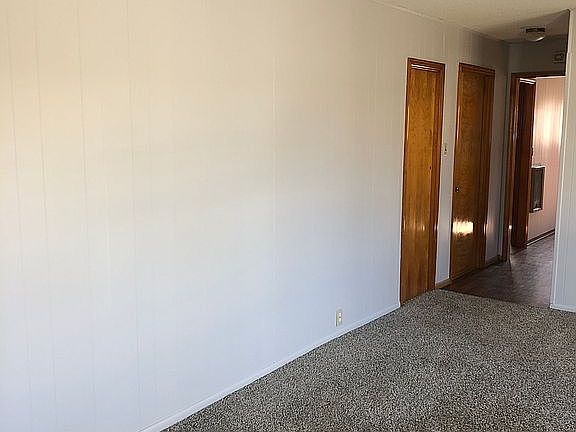 LR hallway w/ coat closet