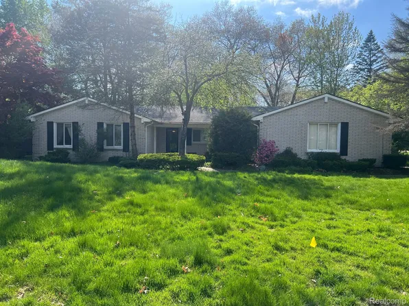 28853 W King William Dr, Farmington Hills, MI 48331