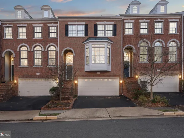 10355 Fitzpatrick Ln, Oakton, VA 22124