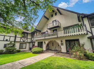 42160 Woodward Ave, Bloomfield Hills, MI