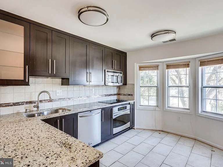 9977 Capperton Dr — Photo 15