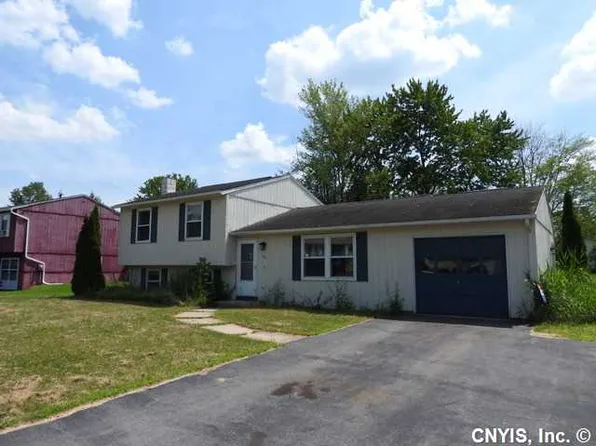 118 Royalton Dr, Minoa, NY 13116