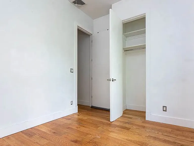 275 Menahan St #2R — Photo 5