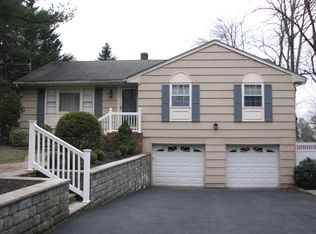 18 Youngsters Ln, Gillette, NJ 07933