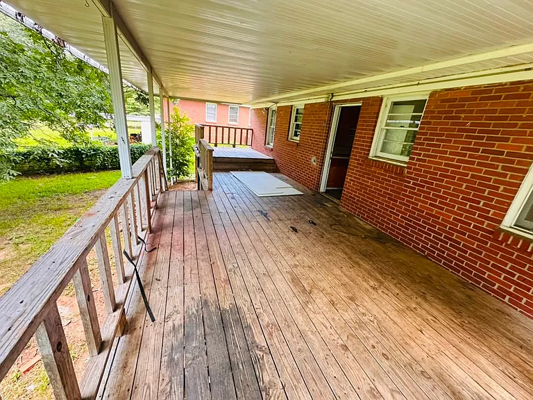 262 Perry Hill Rd — Photo 3