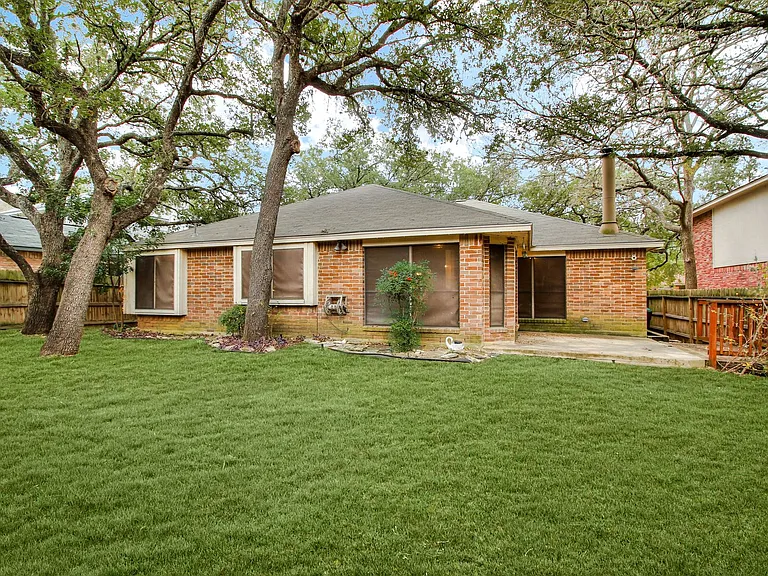 11823 Adriana Maria — Photo 26