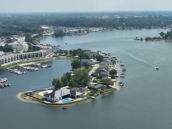 206 Outlook Cove Dr #206, La Porte, IN 46350