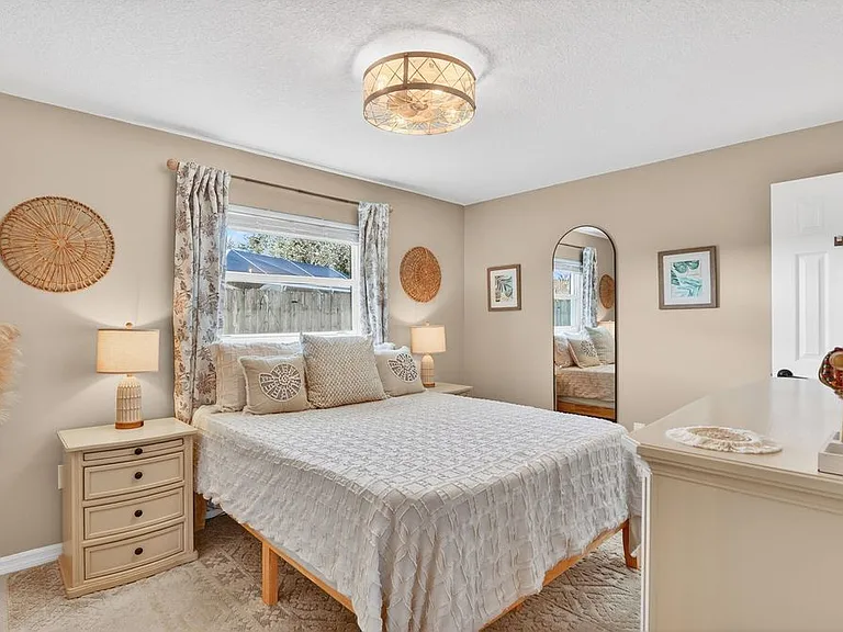 425 Via Valencia Ct — Photo 7