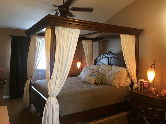 Master bedroom - high ceiling