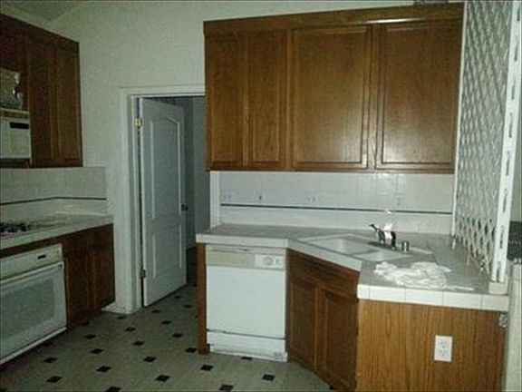 3rd image of 7534 N McCaffrey Ave