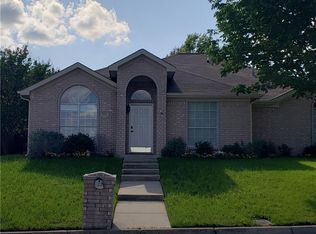 314 Fall Cedar Dr, Fort Worth, TX 76108